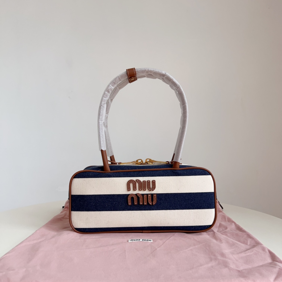 1135 미 MIU 여성