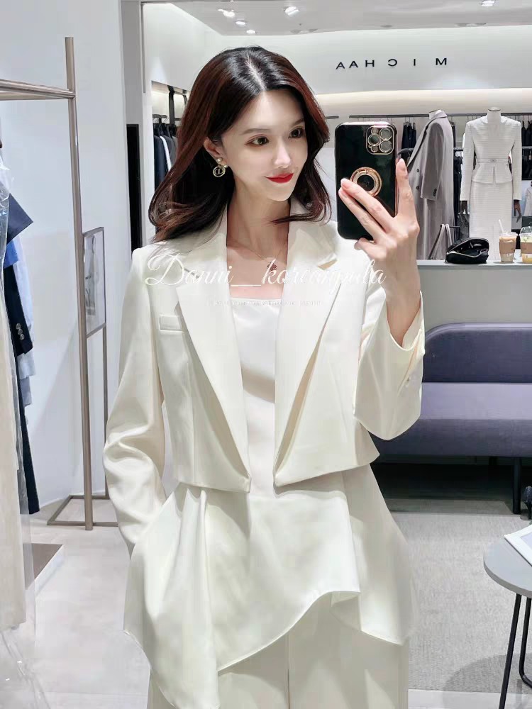 446 미 MIC 미니멀 테일러드 크롭 자켓 & 실크 이너 블라우스 & 스트레이트 와이드 팬츠