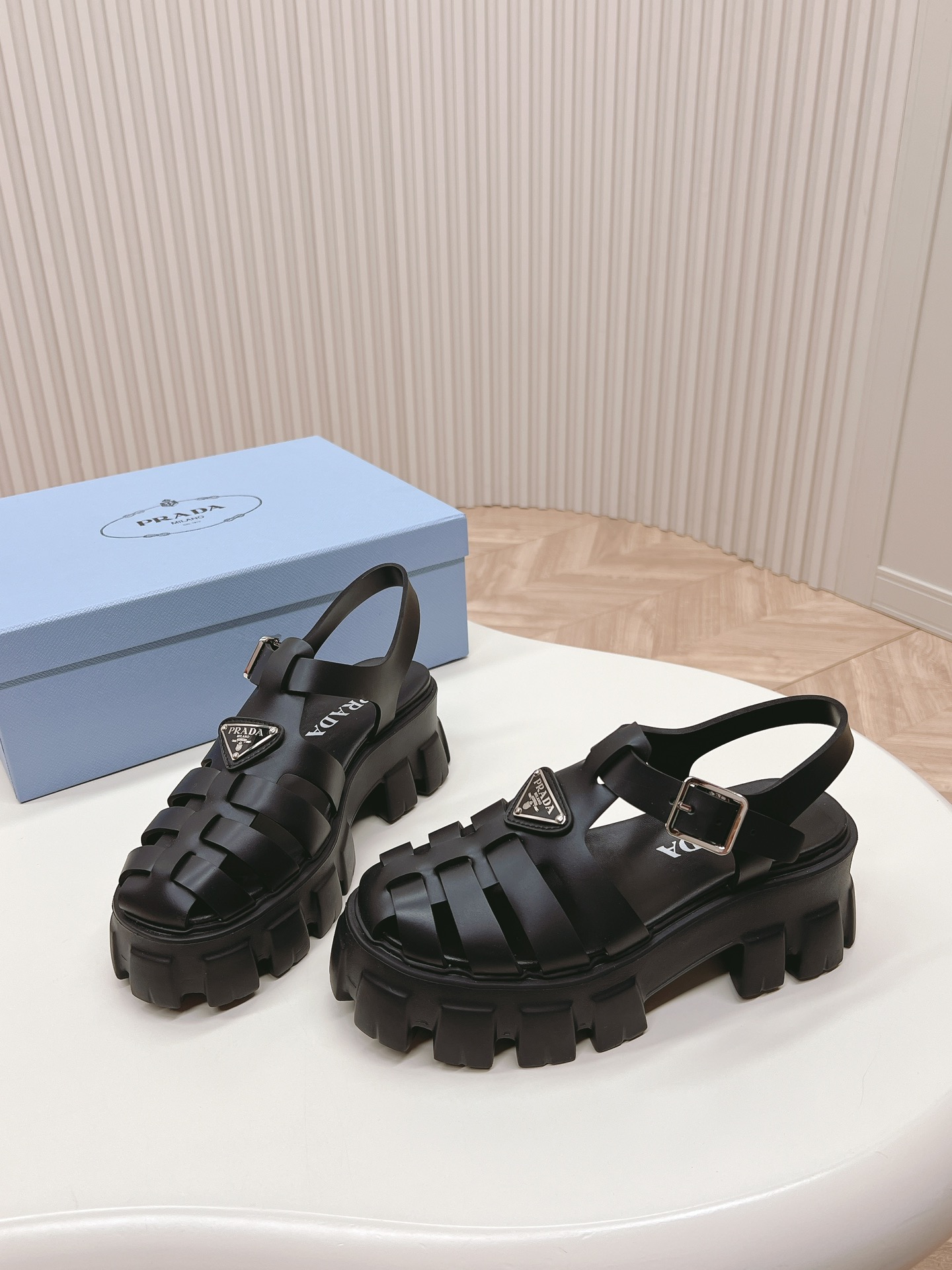 950 프라 PRA 러버 모놀리스 샌들